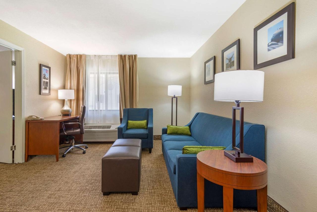 Comfort Inn & Suites - Near Robins Air Force Base Main Gate Warner Robins Esterno foto